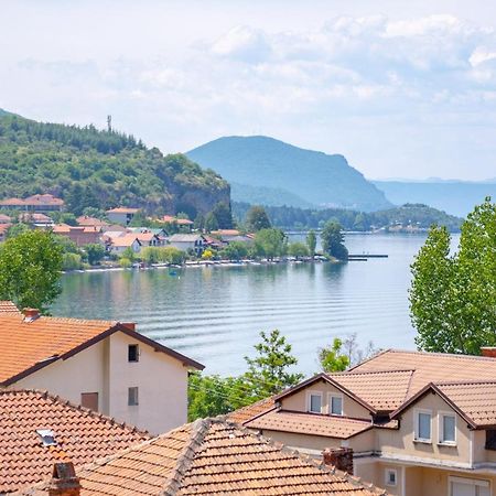 Et Larum Пештани Экстерьер фото