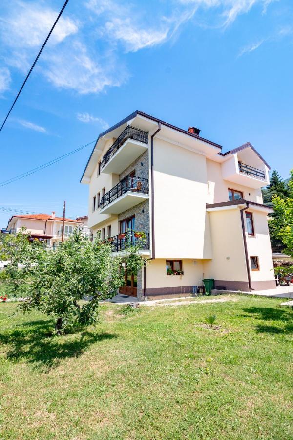 Et Larum Пештани Экстерьер фото